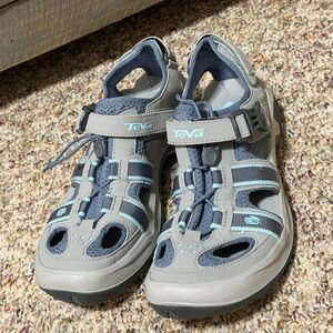 Women's size 10 Teva Women's Omnium water sandal in a‎ slate gray and light blue